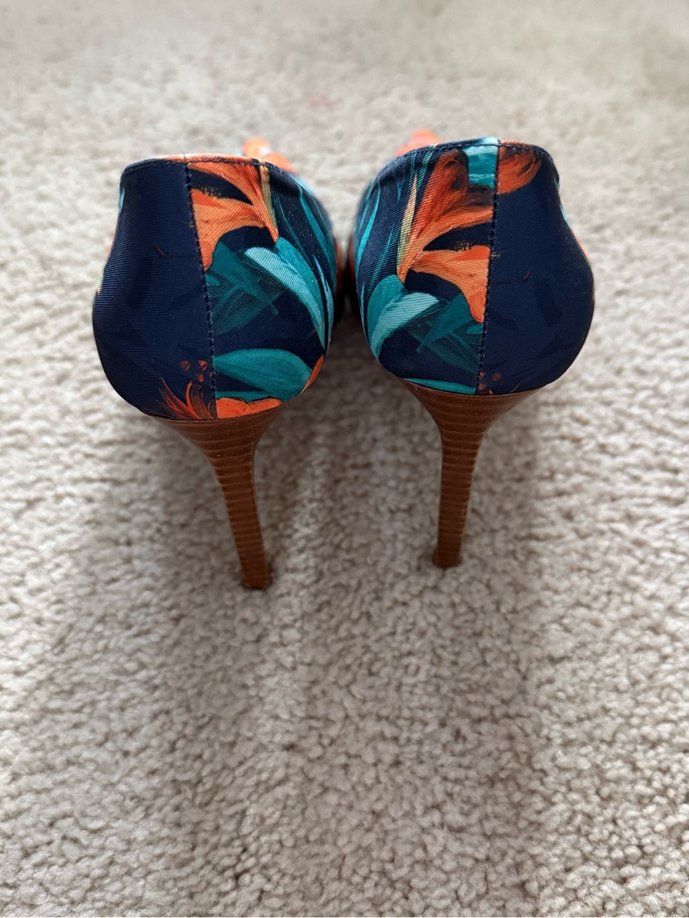 Pre-Owned Navy Floral Nine Wesr Pointed-Toe High Heel Pump - Picture 5 of 6